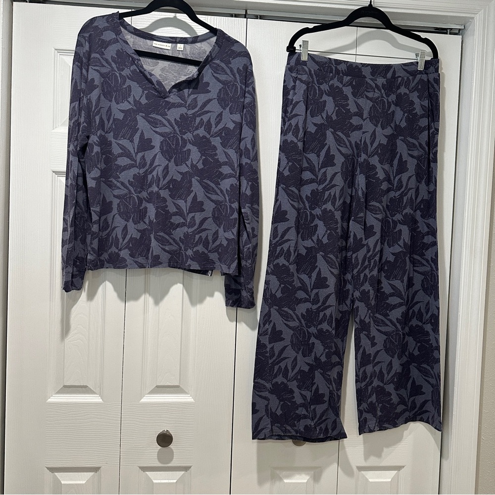 Van Winkle and Company woman’s pajama set.